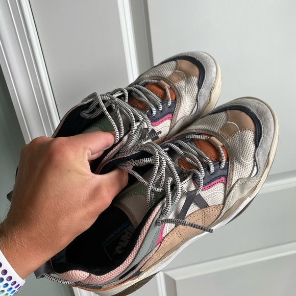 vans - Picture 2 of 2